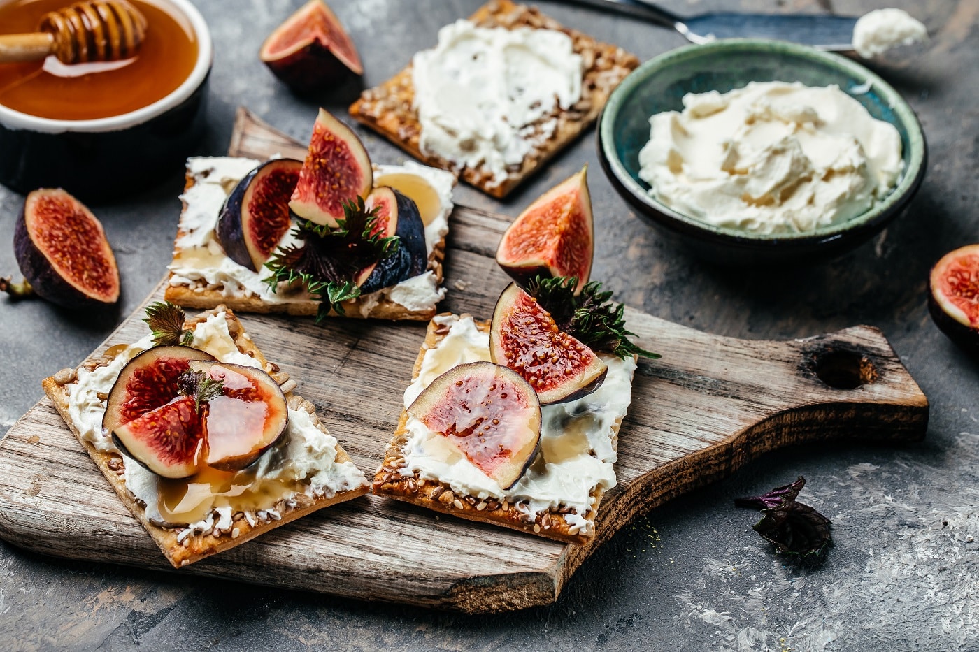 Variante de sandvișuri: 43 idei de topping-uri pentru banala pâine prăjită de la micul dejun