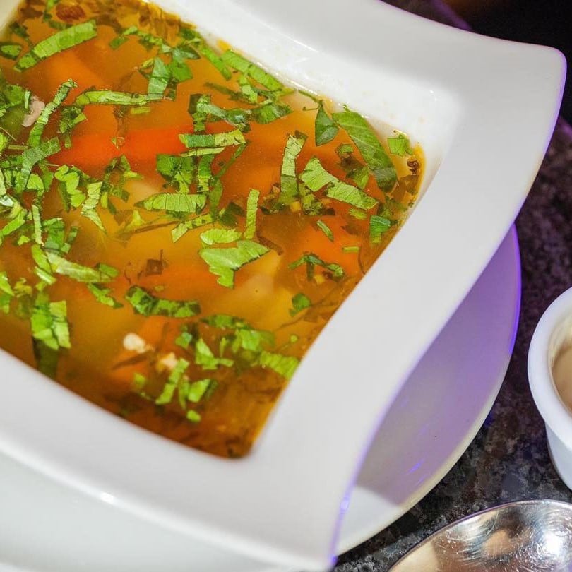 farfurie cu borș de la Casa Doina. Povestea borșului