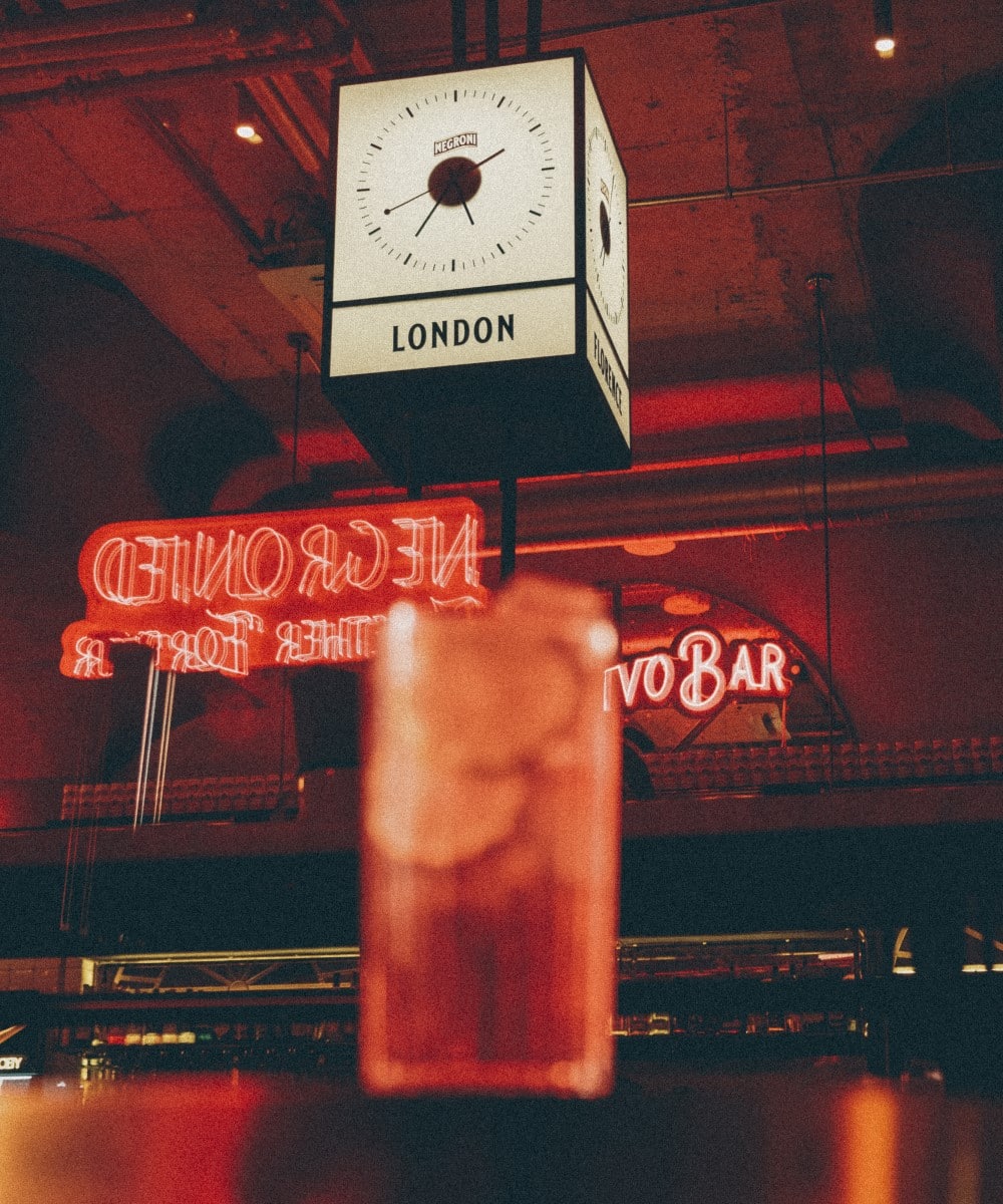 ceas ca de gara care indica ora de la londra