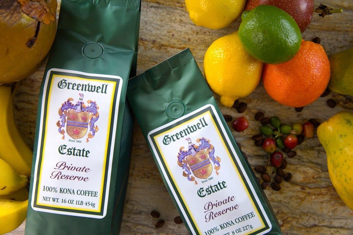 două pachete de cafea de la ferma Greenwall organic, una din cele mai scumpe cafele din lume