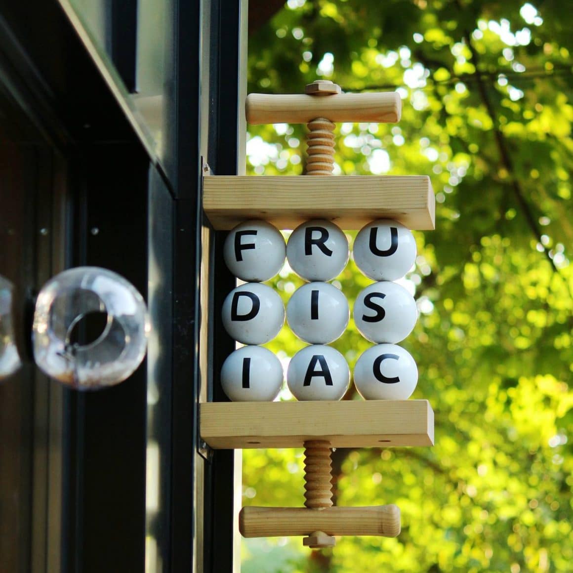 sigla restaurantului Frudisiac