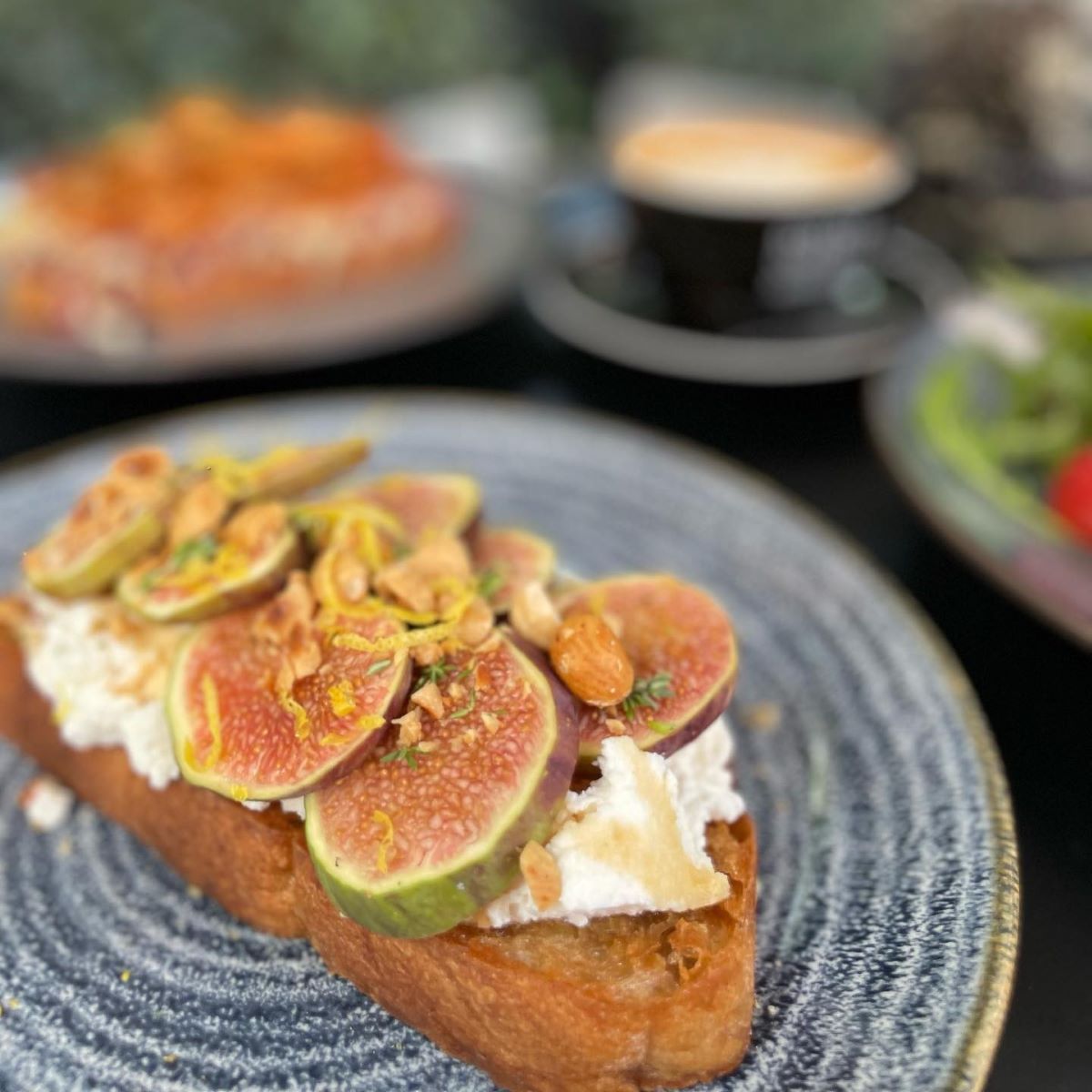 sandvis cu smochine si burrata