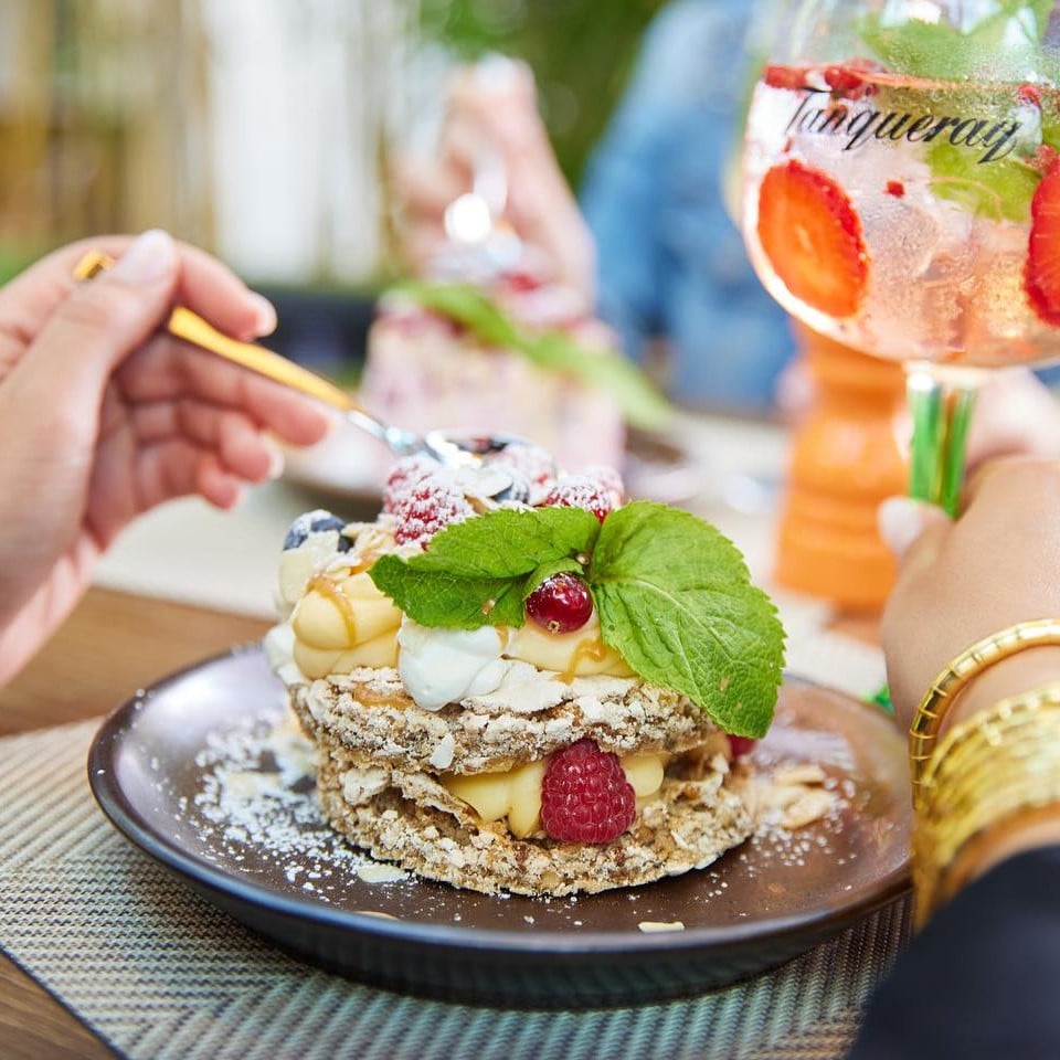 prajitura cu bezea si vanilie Mitzu, de la Biutiful Downtown, 