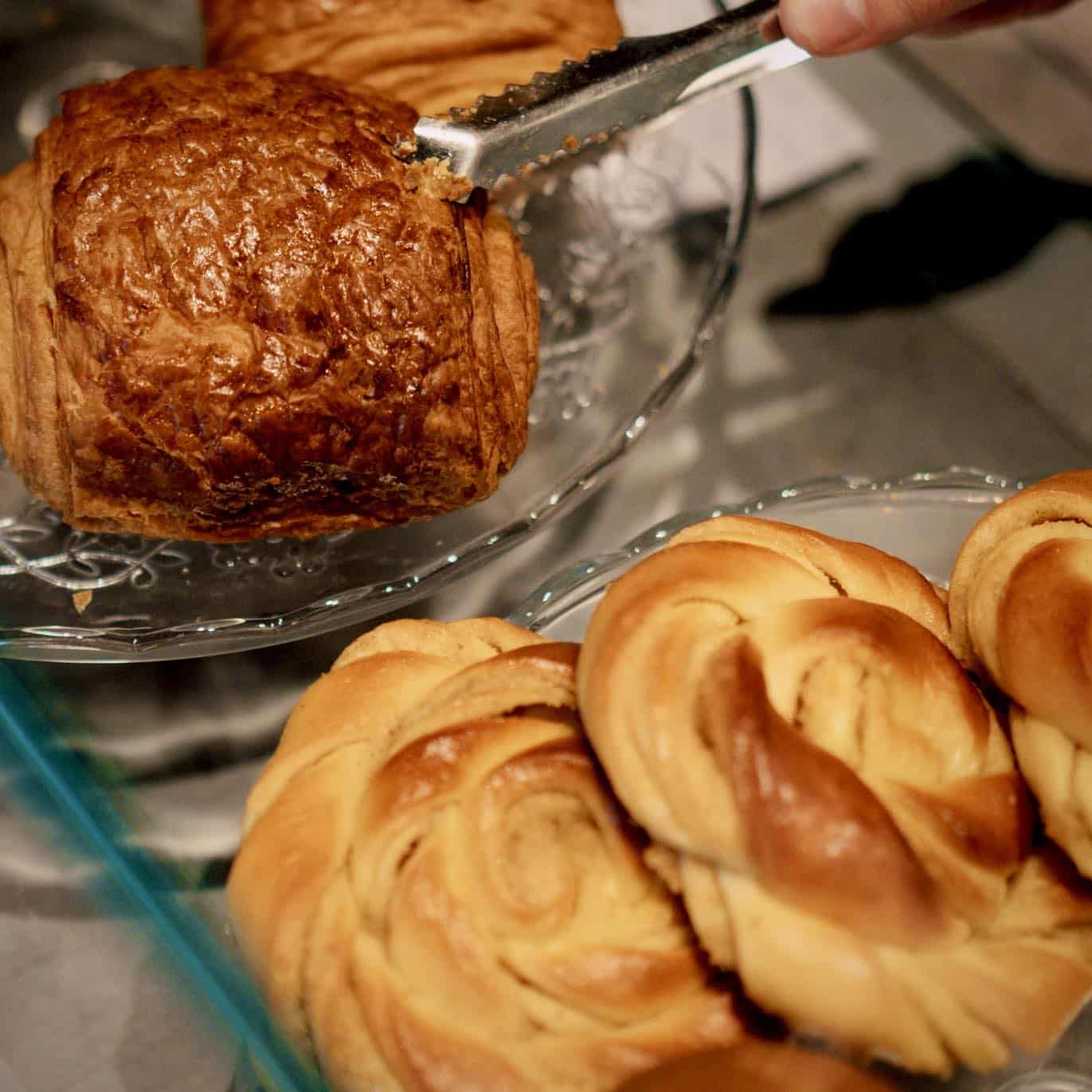 produse de patiserie la M60, unul din localuri cu aer scandinav din București