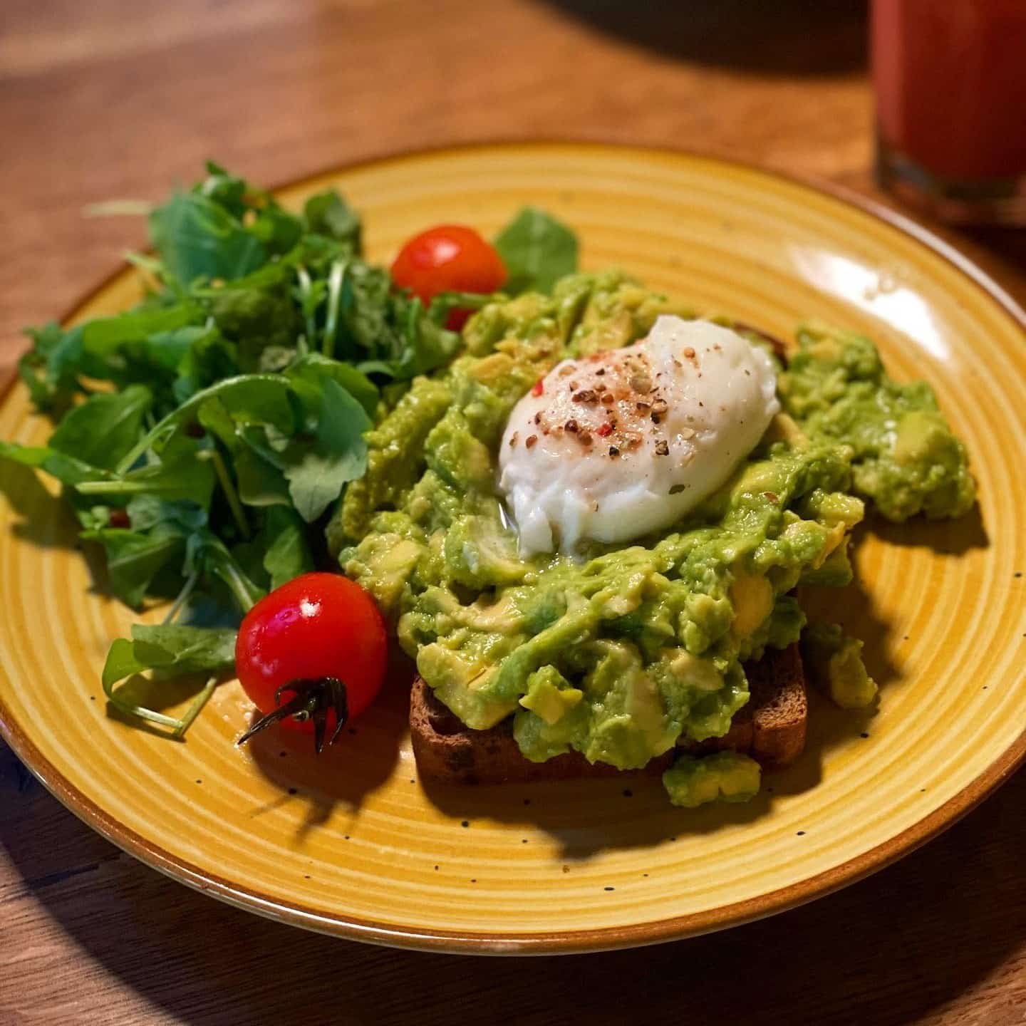 avocado toas cu ou posat la Frudisiac