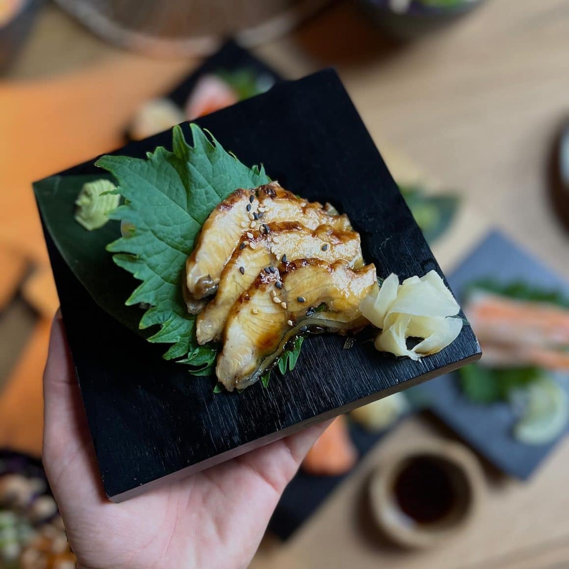 Unaghi (țipar feliat subțire, cu o textură delicată) la Sagakura, restaurante japoneze București