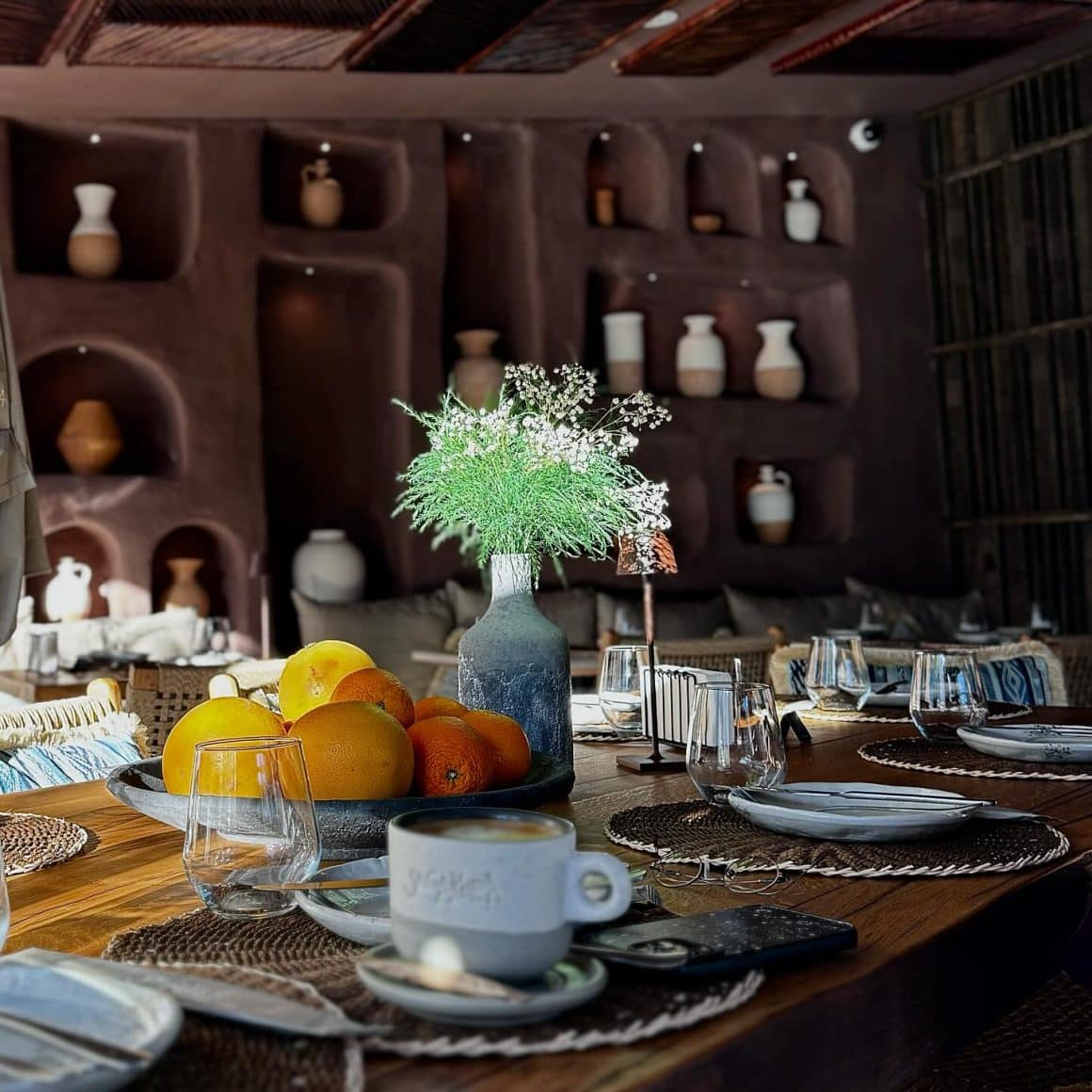 masa frumos amenajata la restaurant Sagakura