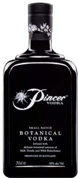 o sticlă de Pincer Shanghai Strength, una dintre cele mai puternice băuturi alcoolice