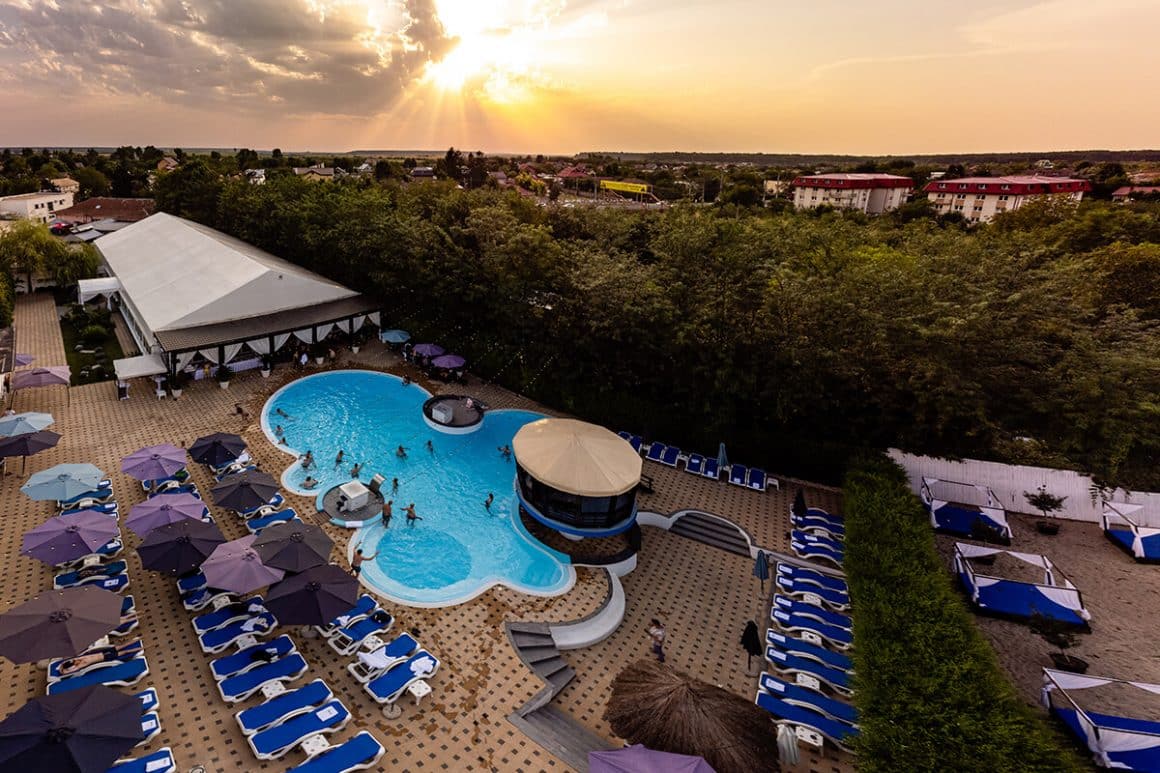 piscina exterioara in Saftica