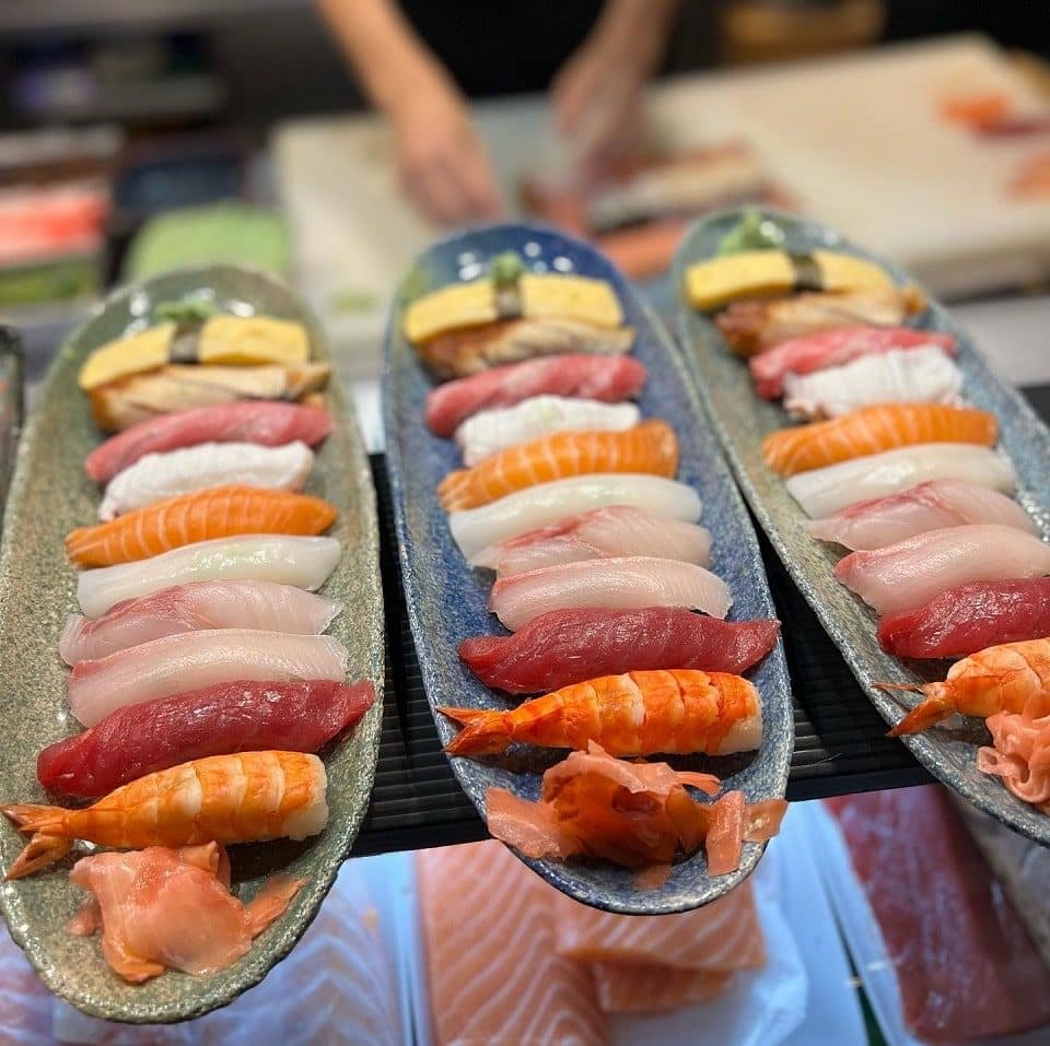 platouri cu sushi de la Zen Sushi București