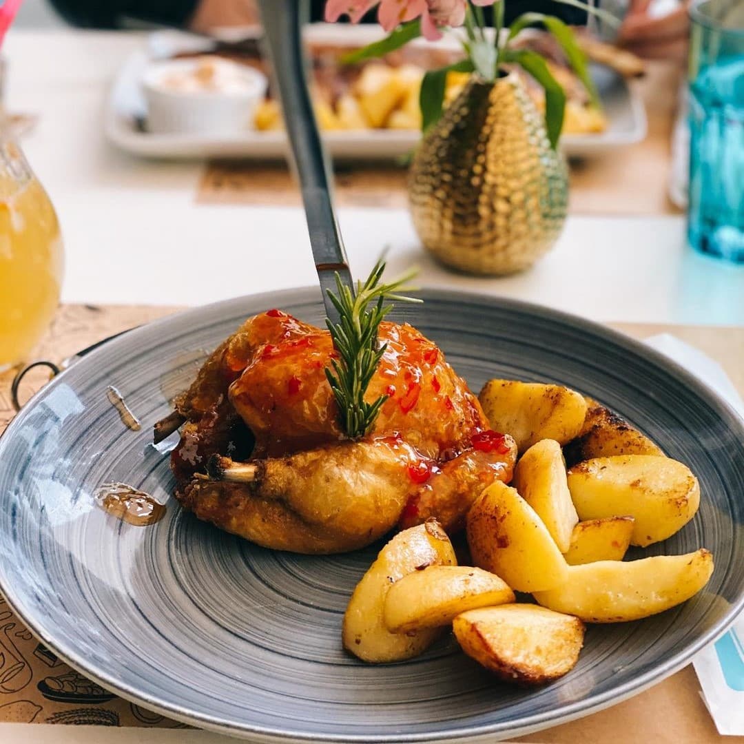 pui cu cartofi copti