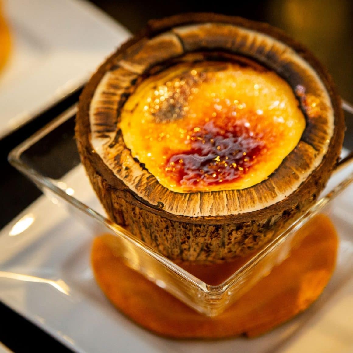 un preparat gourme cu fructe de mare servit la petrecerea de revelion exotic 