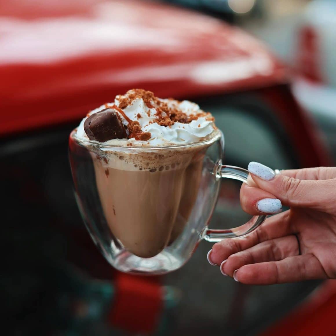 Salted Caramel Cappuccino- Throwback Coffee. Unde ieșim în București la băuturi calde, de iarnă.