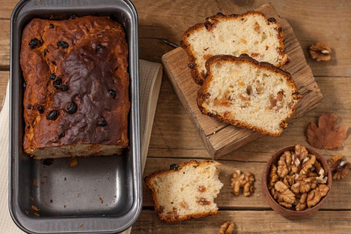 cozonac fără frământare, cu stafide