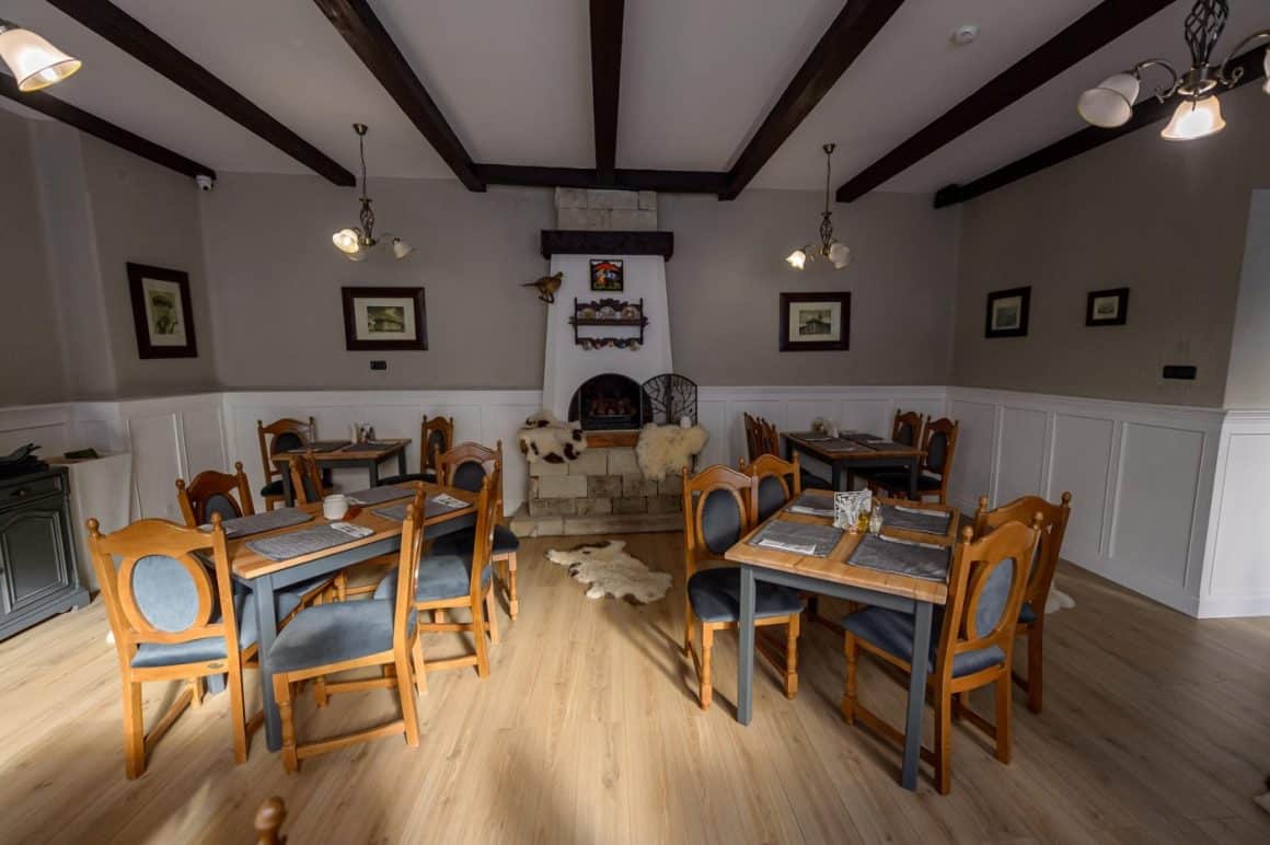 interiorul elegant, clasic, de la restaurant robinson predeal. Restaurante din Predeal