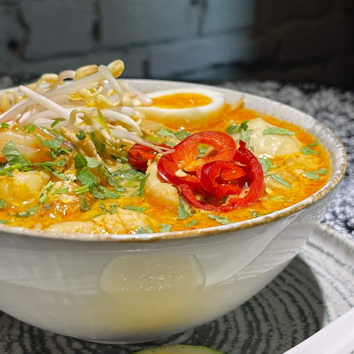 bol cu supa laszka de la Hushimo București