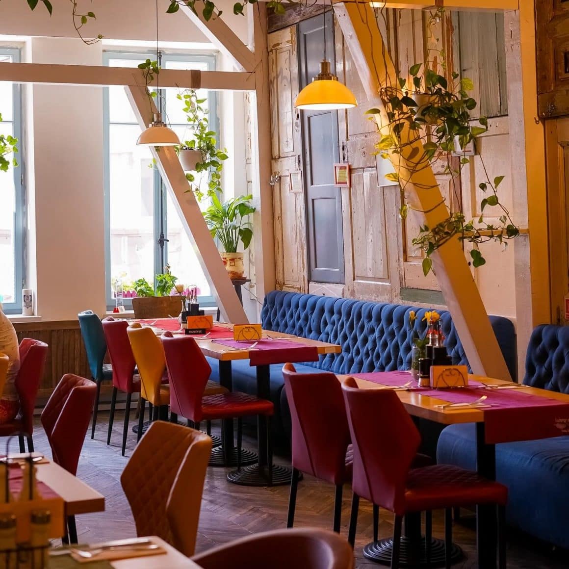 imagine cu sala de mese la restaurant Aubergine Dorobanți. Restaurante vegane București