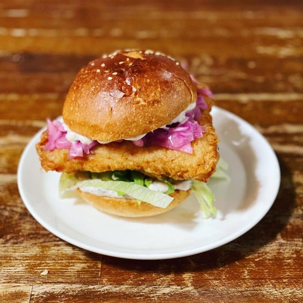 burger cu pește, mecfiș de la Pickles București