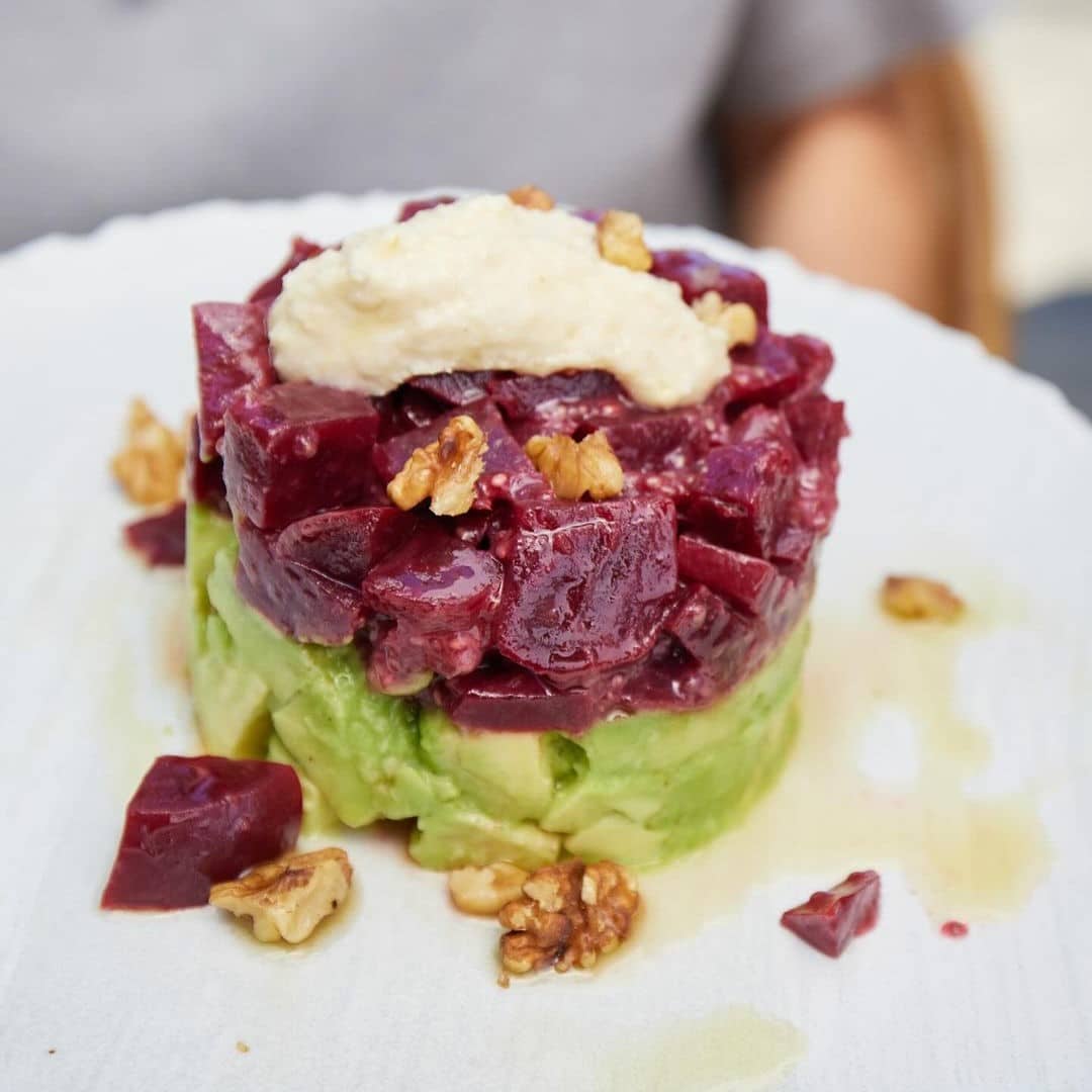 Tartar de sfeclă și avocado în meniu la Fratellini Bistro de Veganuary