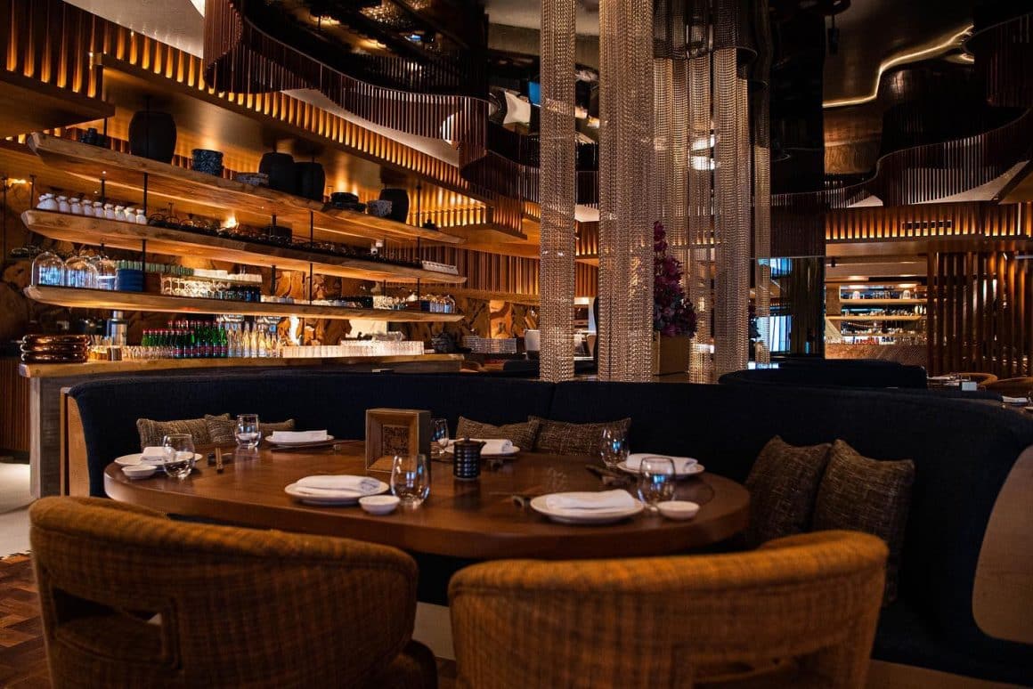 Interiorul restaurantului Nozomi din Riyadh. Top destinații culinare