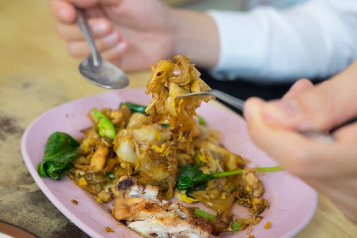 Pad See Eiw (tăiței lați, prăjiți)