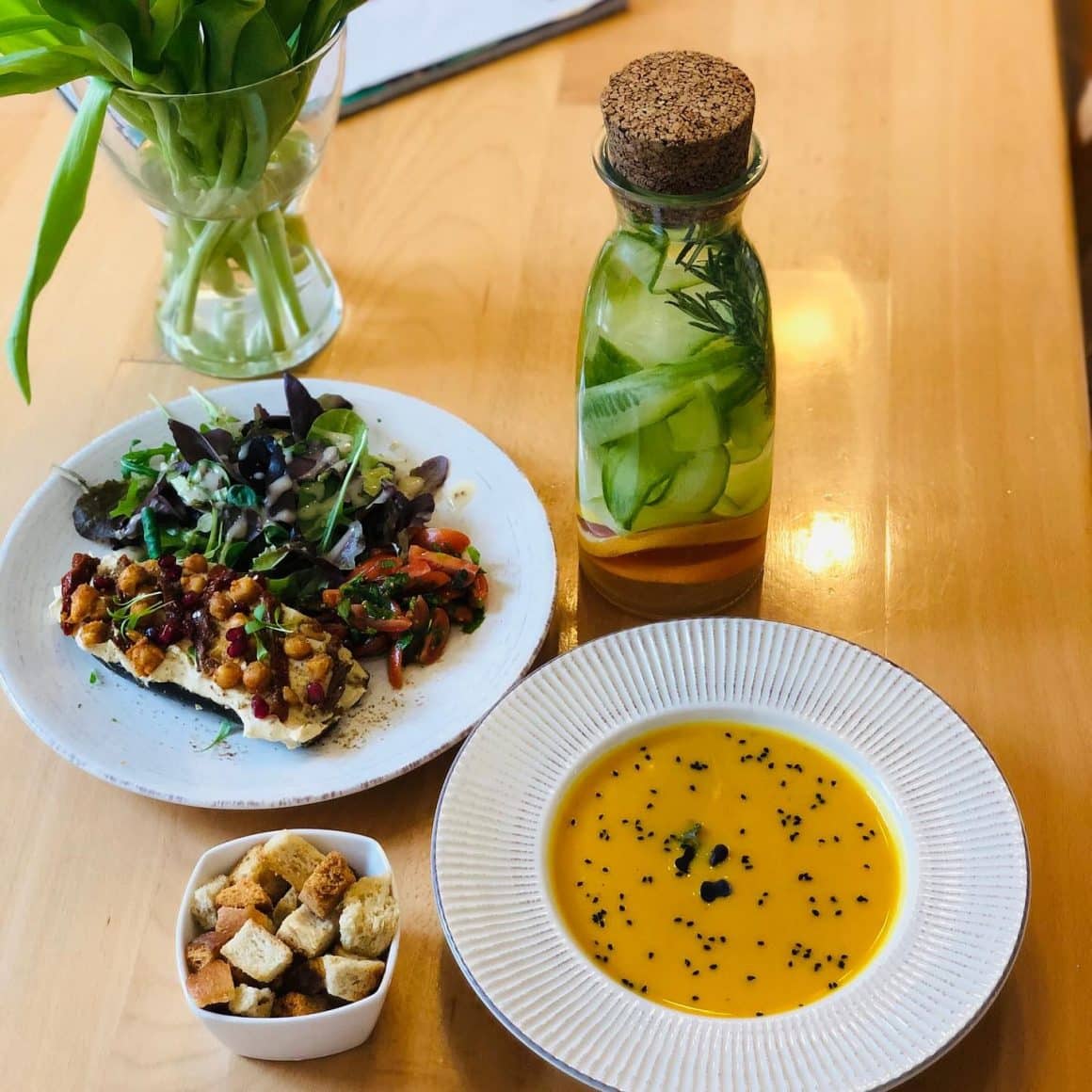 meniu de prânz vegan de la Arome