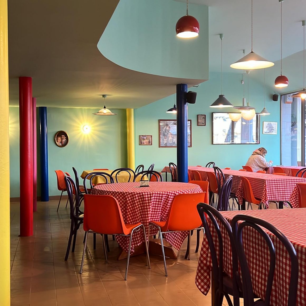 interiorul restaurantului Balss din Dacia 114