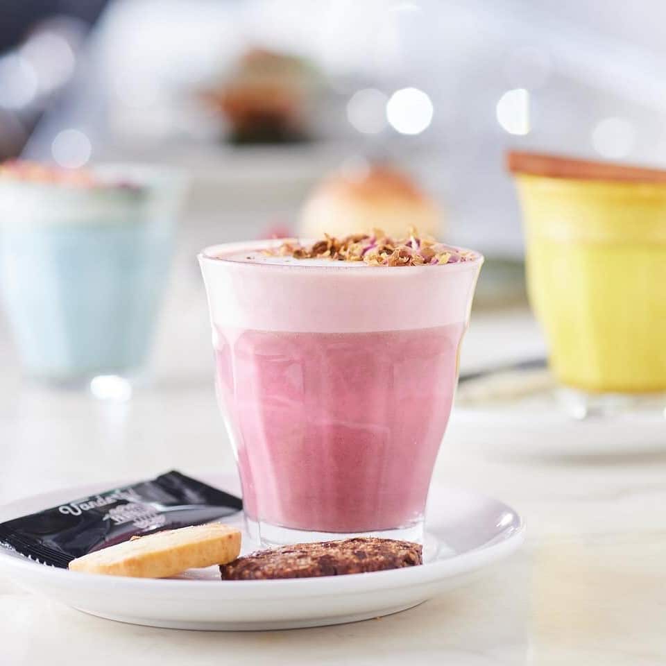 Red Velvet Latte (cu extract din sfeclă roșie și varietăți din lapte)