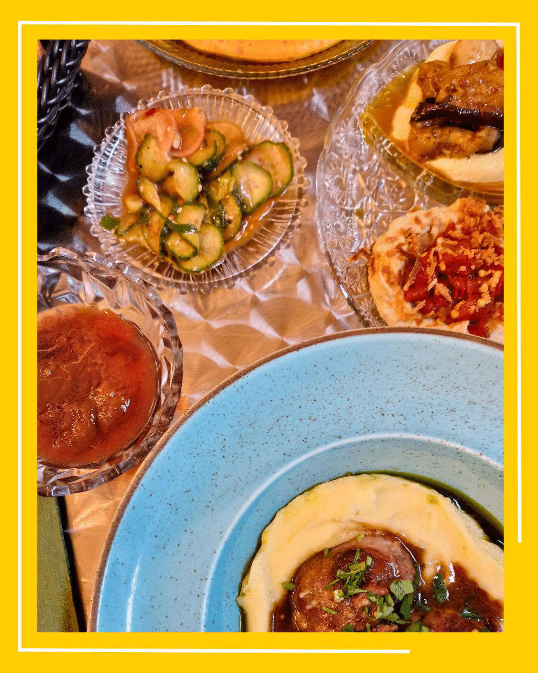 mai multe farfurii cu mancare