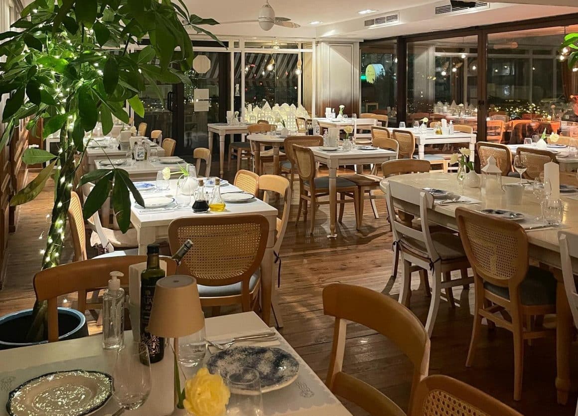 Fior di Latte, restaurant italian decorat mediteraneean, fotografiat seara