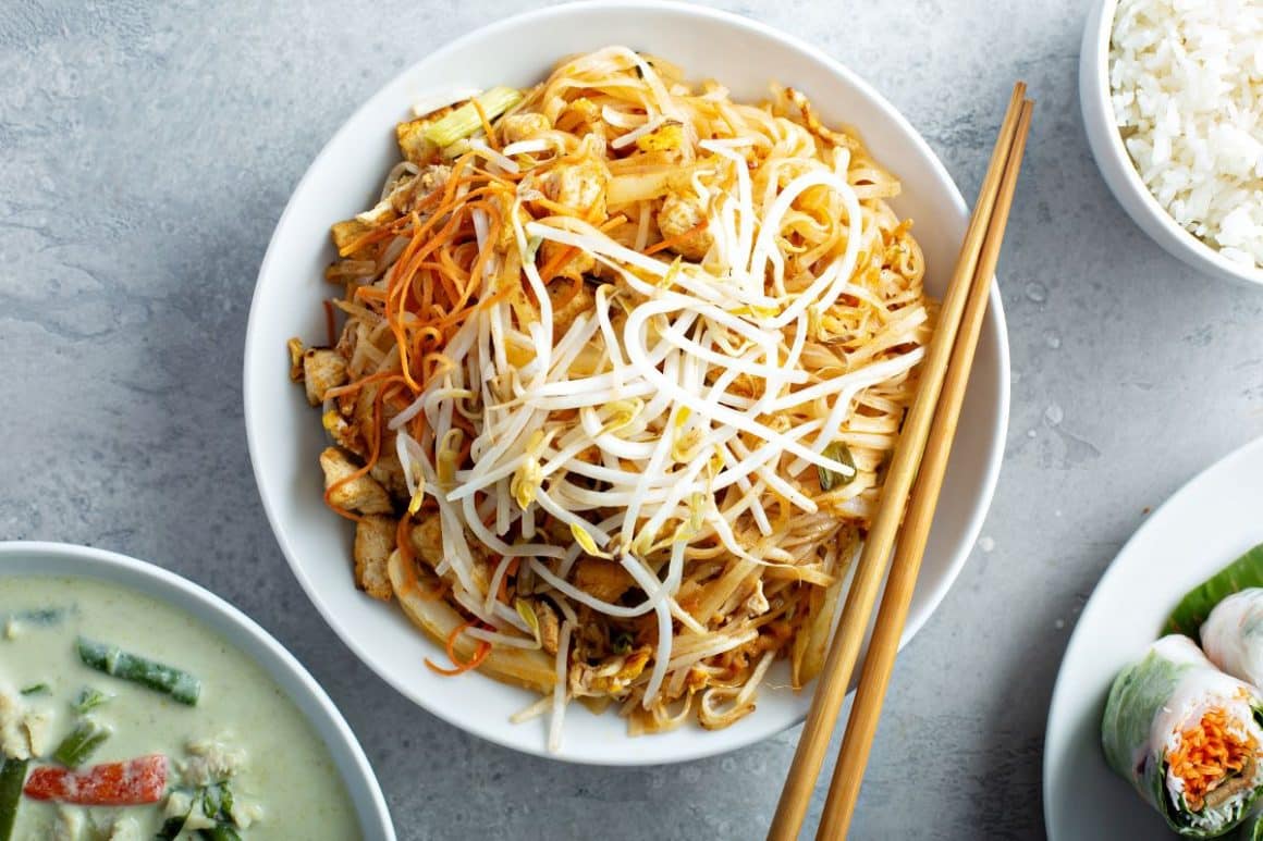 Pad Thai (tăiței prăjiți în stil thailandez)