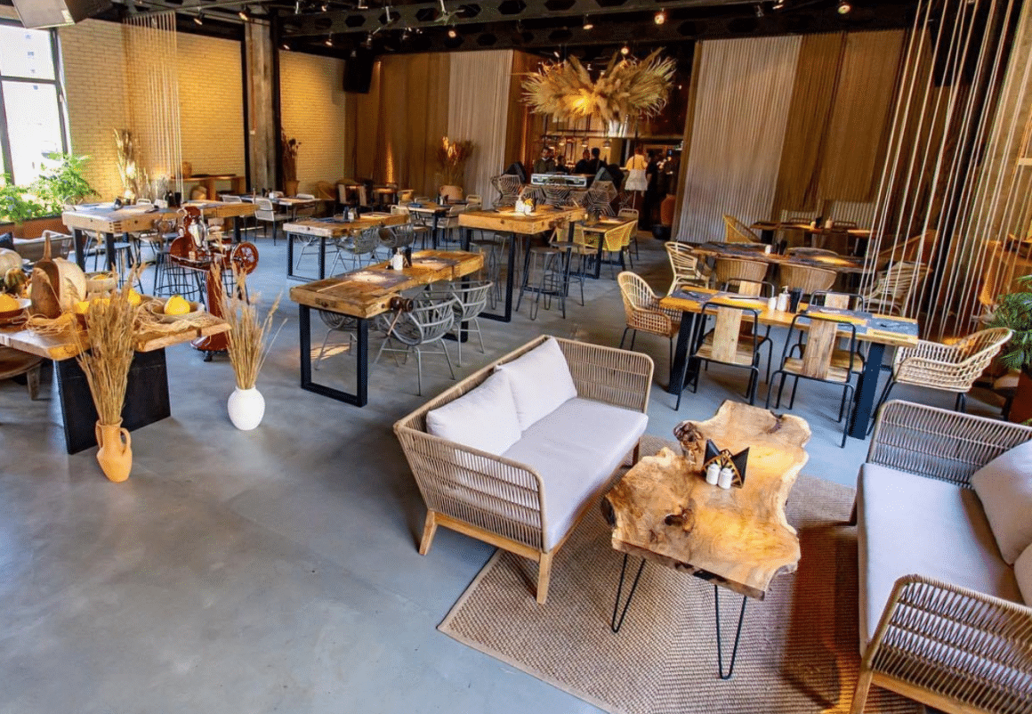  Interiorul restaurantului Si Lounge Bucuresti, und emâncăm ieftin și bun