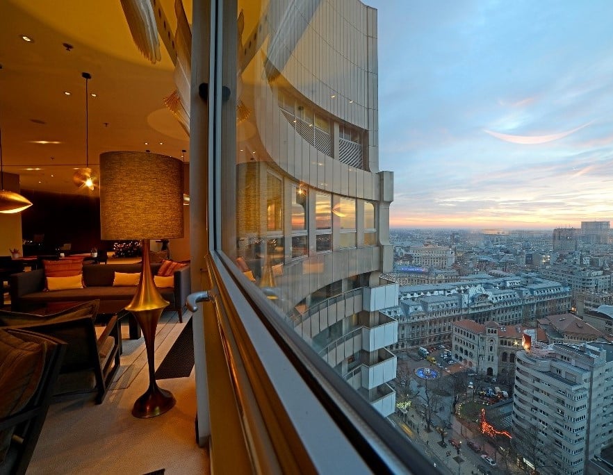 priveliste panoramica asupra Capitalei, de la restaurant Sky Lounge