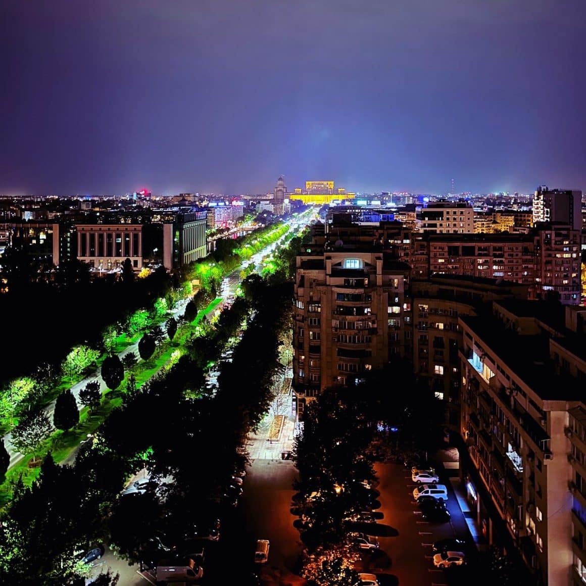 Priveliste asupra Bucurestiului, noaptea. Splaiul Unirii noaptea. 