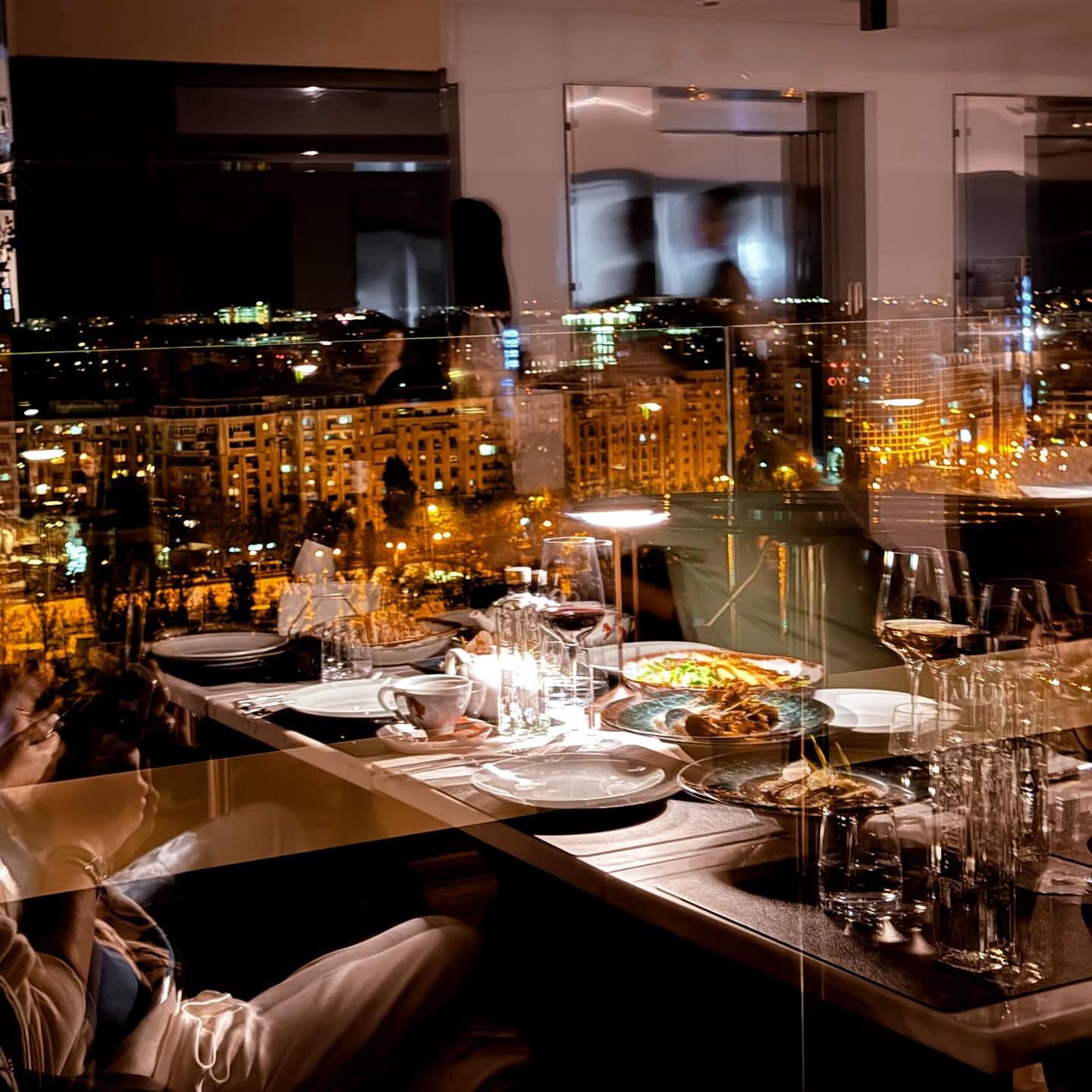 Amethyst Sky bar, care ofera meniuri speciale la restaurant de Valentines Day