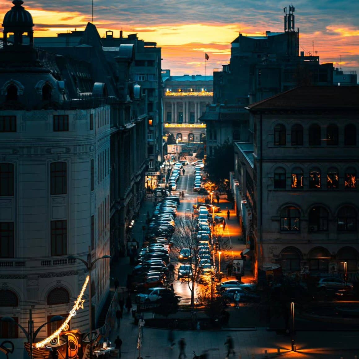 priveliste asupra Centrului din Bucuresti, seara, la apusul soarelui, de la restaurant Aria TNB