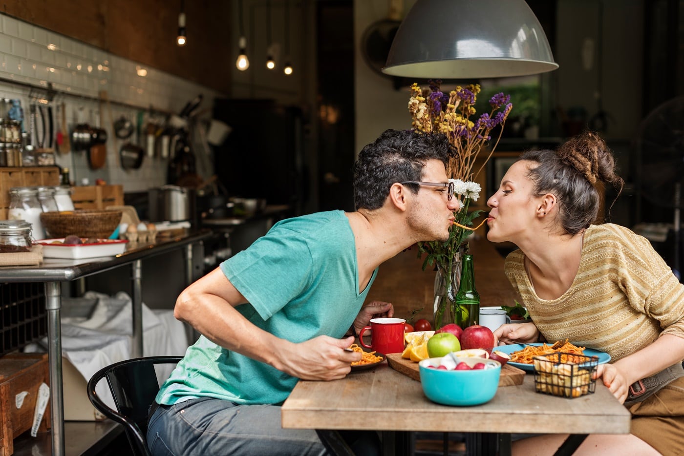 Unde o scoți la restaurant la prima întâlnire? Uite 14 locuri perfecte!