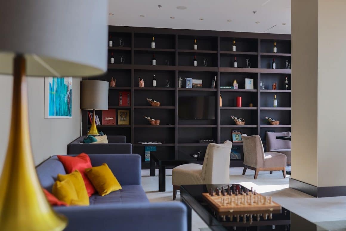 interiorul restaurantului Sky Lounge