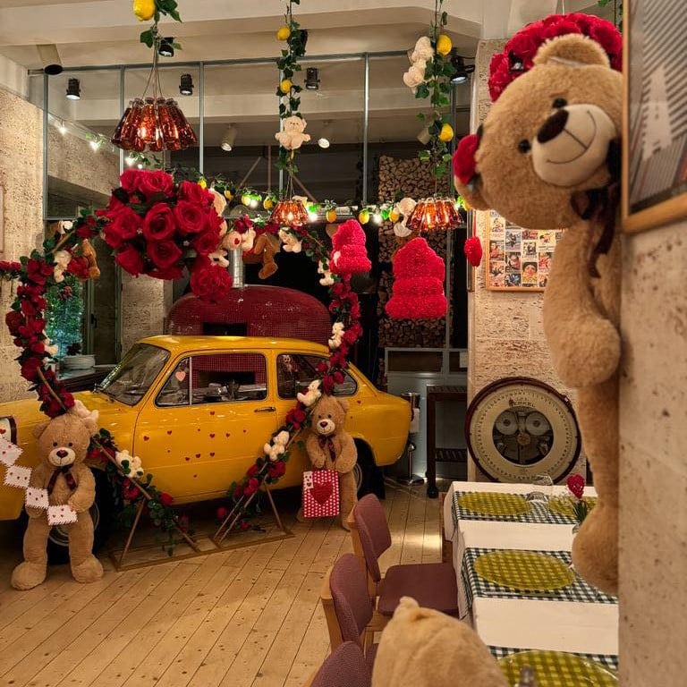 interiorul decorat de Ziua Indragostitilor la restaurant Bocca Lupo, cu meniuri speciale de Valentine's Day