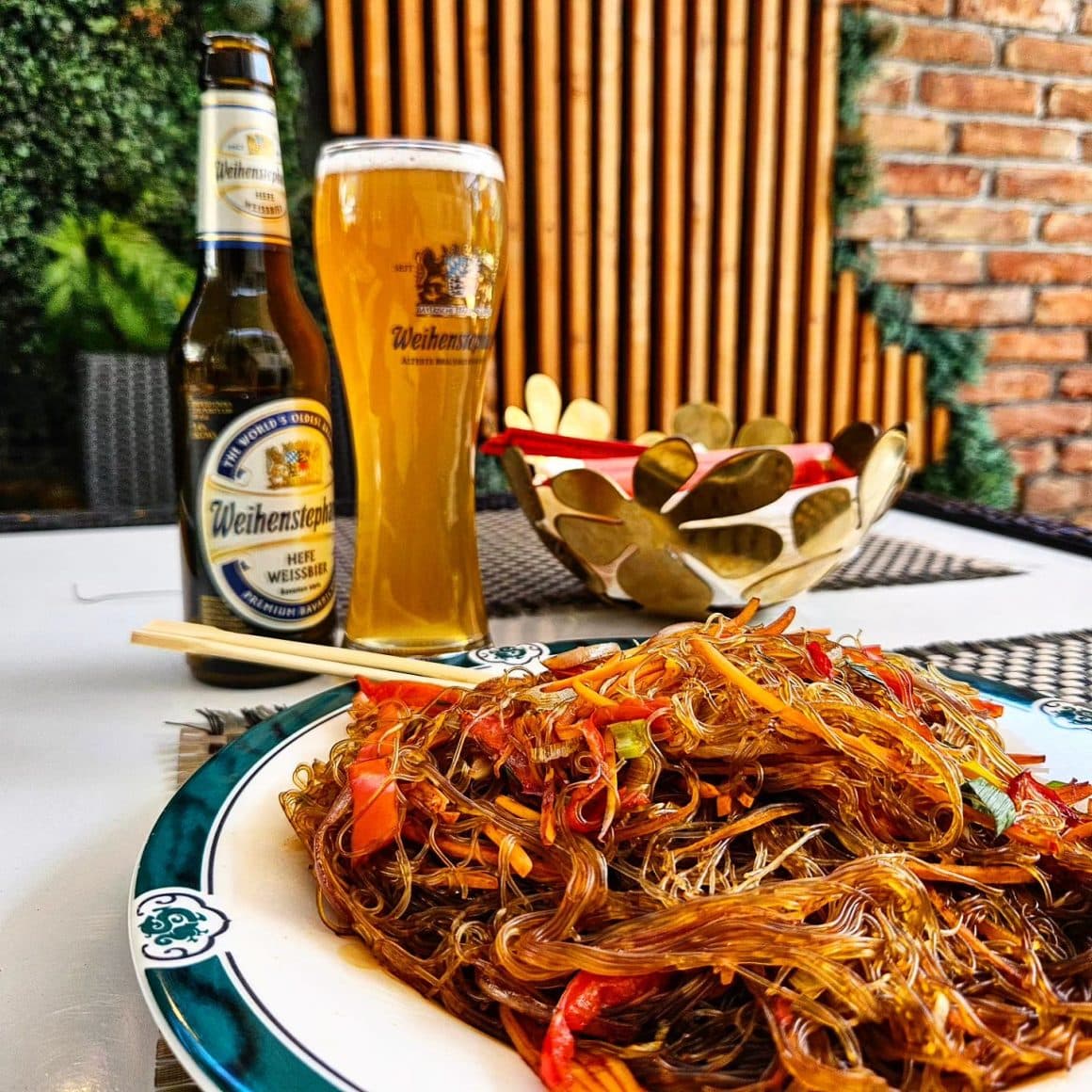 noodles cu legume de la restaurant Peng You