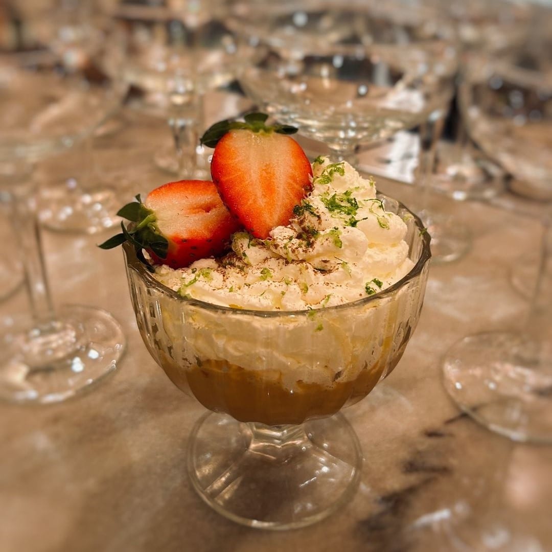 Suspiro Limeno, desert peruan de la restaurant Condesa București
