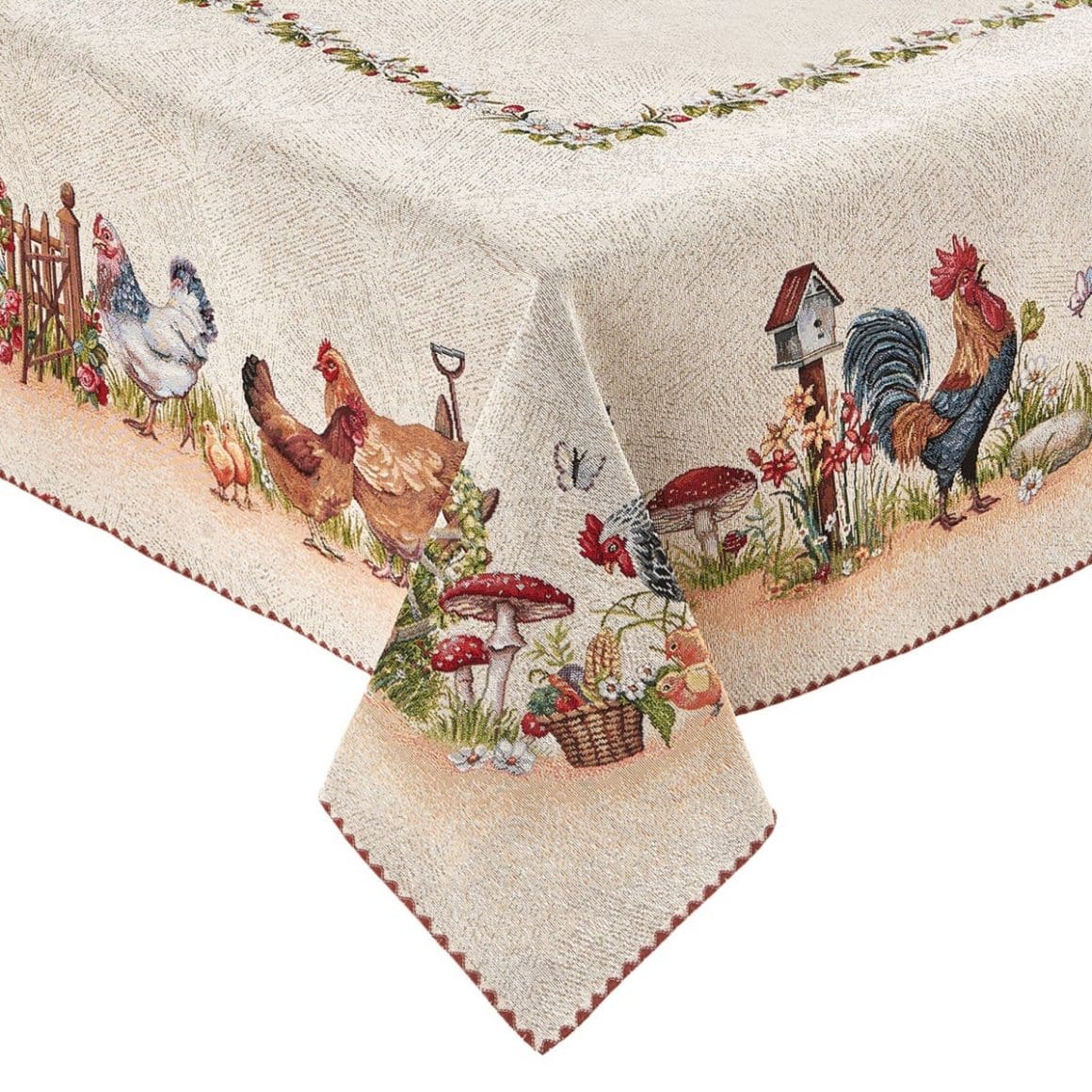 close up cu o fata de masa imprimata cu gaini, cocosi si alte imagini tipice unei ferme. Decorațiuni de Paște