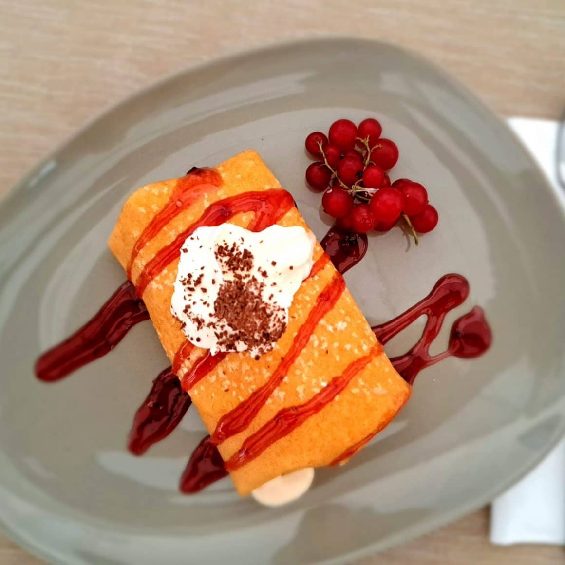 desert cu fructe de padure si ingetata