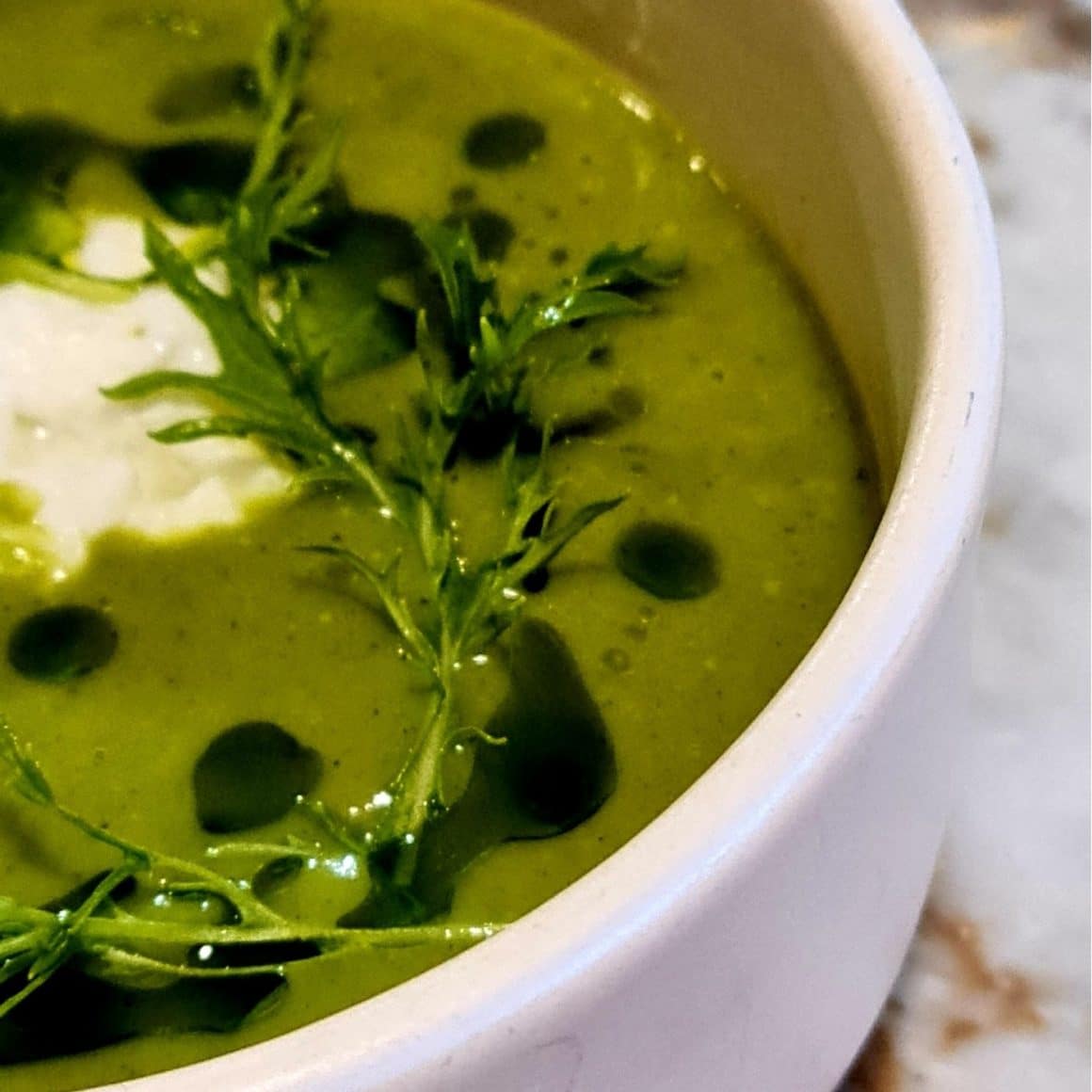 Supa de primavara cu gulie, urzici și ou poșat.