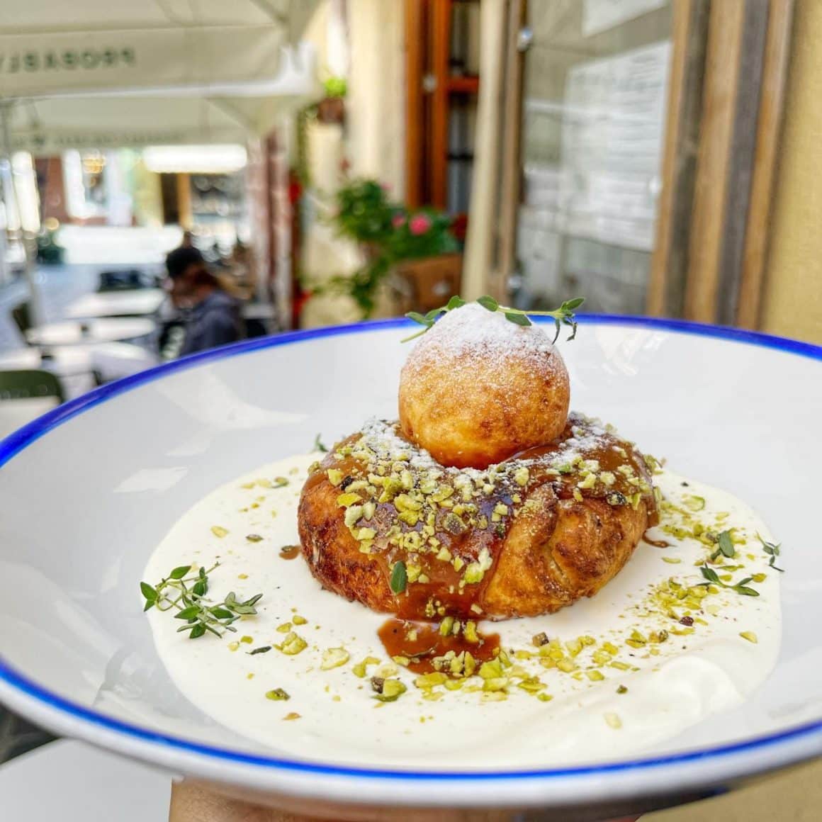 papanași de la Bistro de lArte Brașov