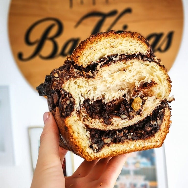 cozonac cu nuca insiropat, de la Bakings. de unde comanzi cozonac de Crăciun