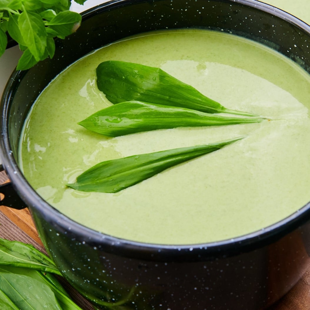 supa crema de leurda de la City Grill, restaurante de unde poți să comanzi masa de Paște