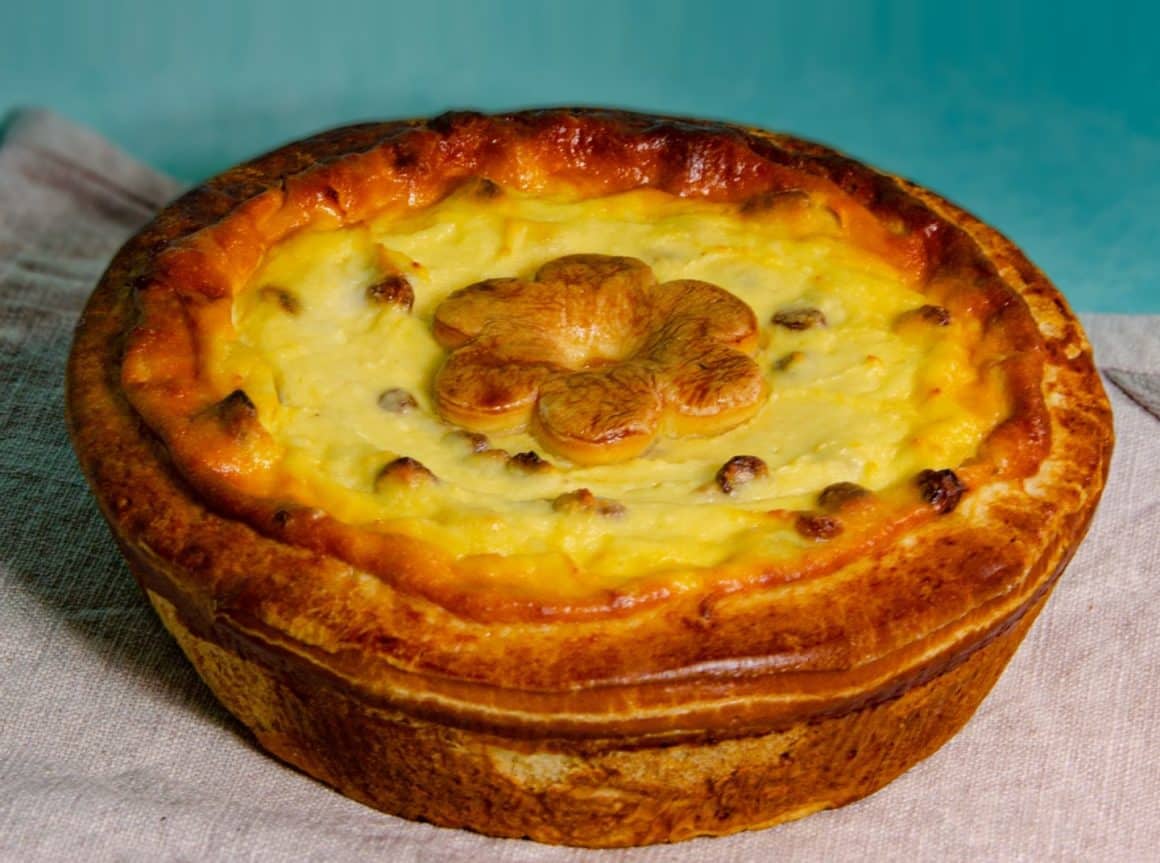 Pască de la Ana Pan, cu multe stafide si cu imodel floare traditional - de unde cumpărăm pască și cozonac de Paște