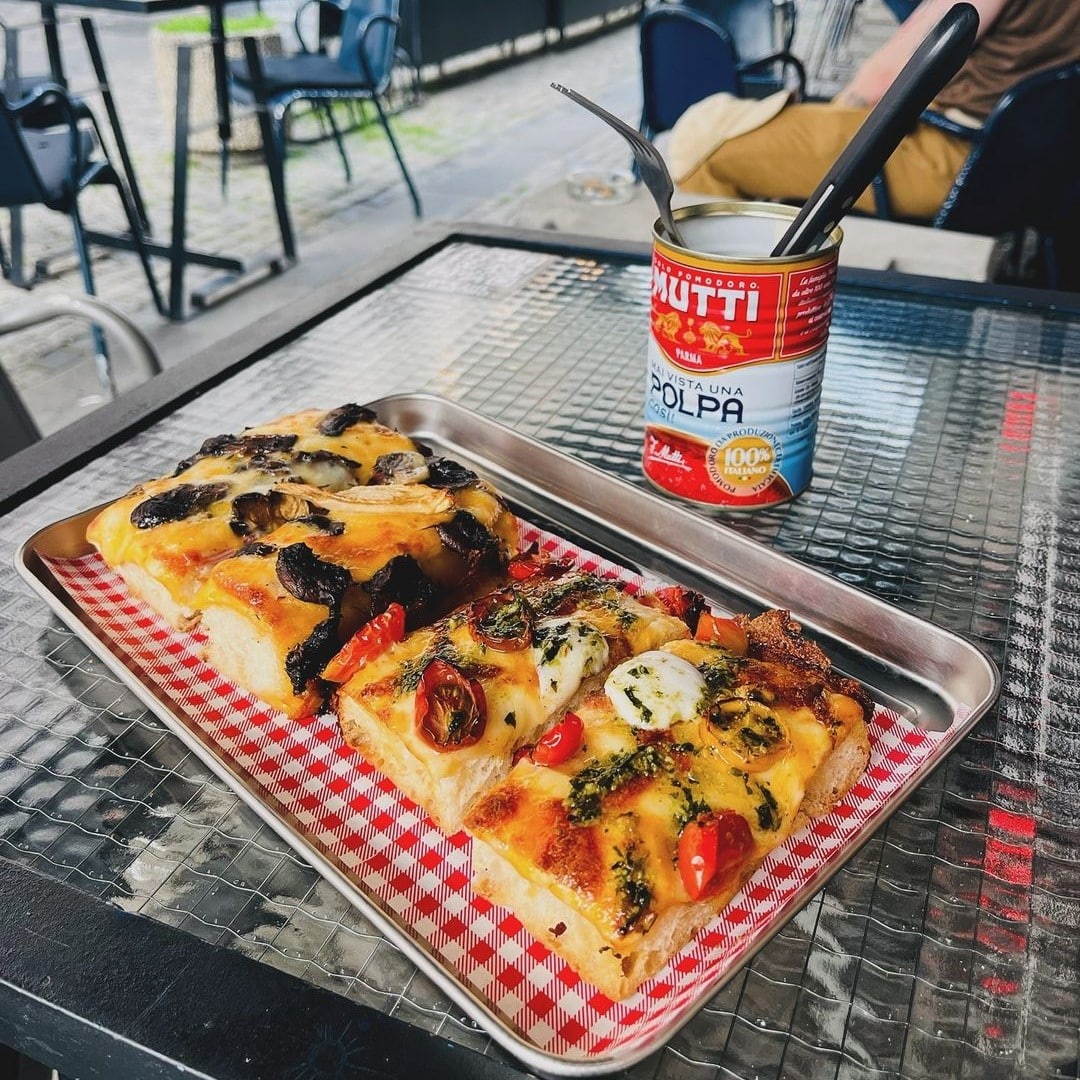 pizza de la Underdought Pizza