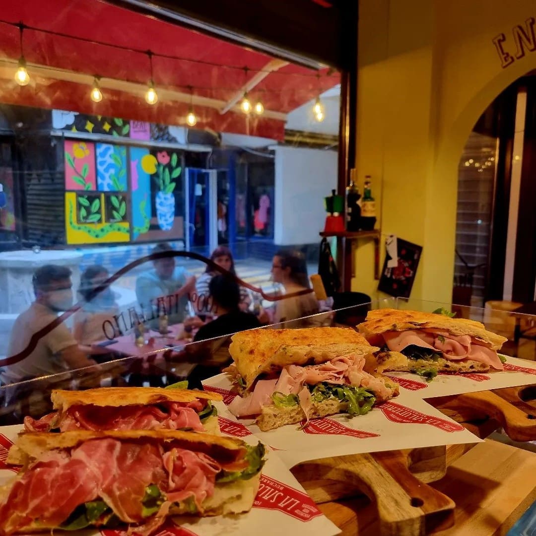 mai multe tipuri de sandvișuri de la Salumeria. Panini București